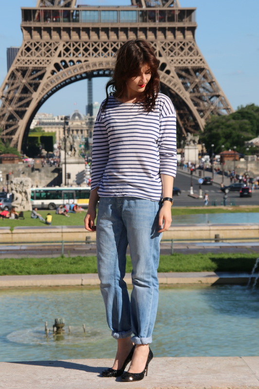 paris-fashion-blogger_boyfriend-jeans_pointy-heels_striped-tee_red-lips-outfit